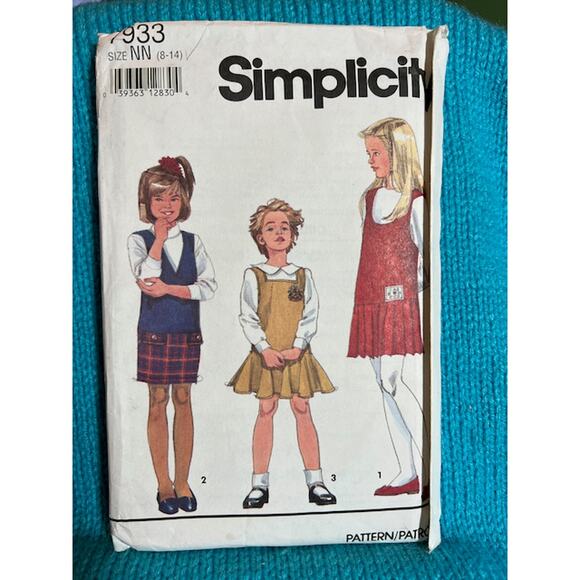 Simplicity sewing pattern  7933 girls jumper pleated skirt - Picture 1 of 5